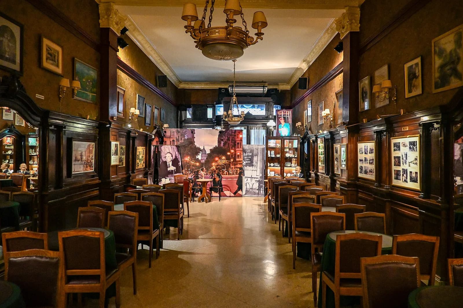 Fotografía de archivo de Café Tortoni (2025-09-29)