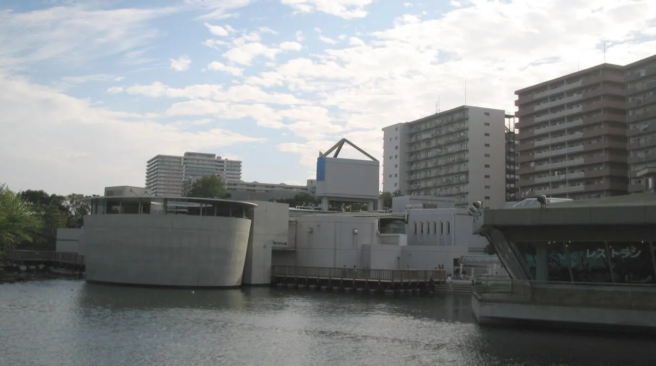 Archival photograph of Shinagawa Aquarium, Tokyo (2006)