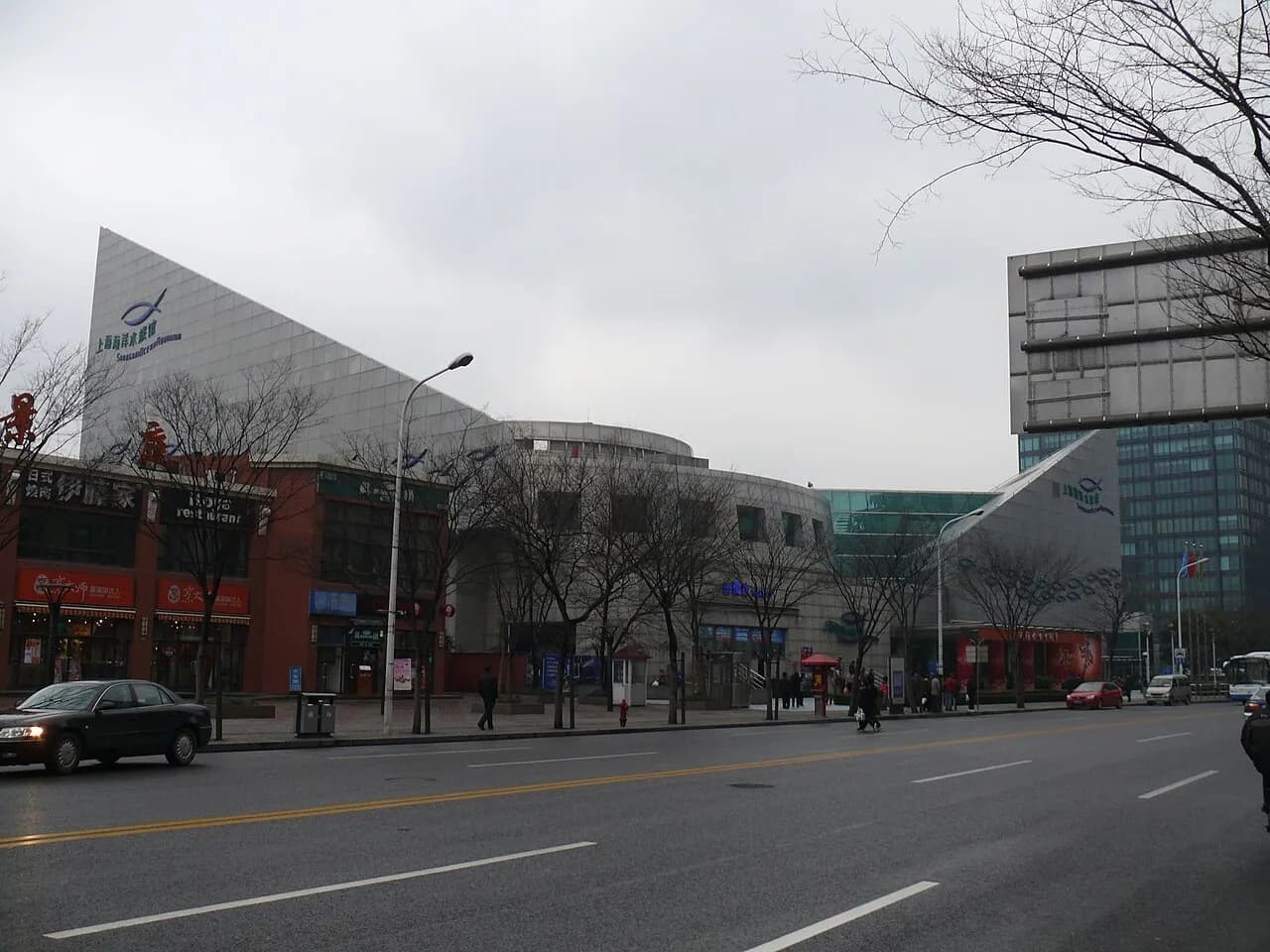 Archival photograph of Shanghai Ocean Aquarium, Shanghai (2010)