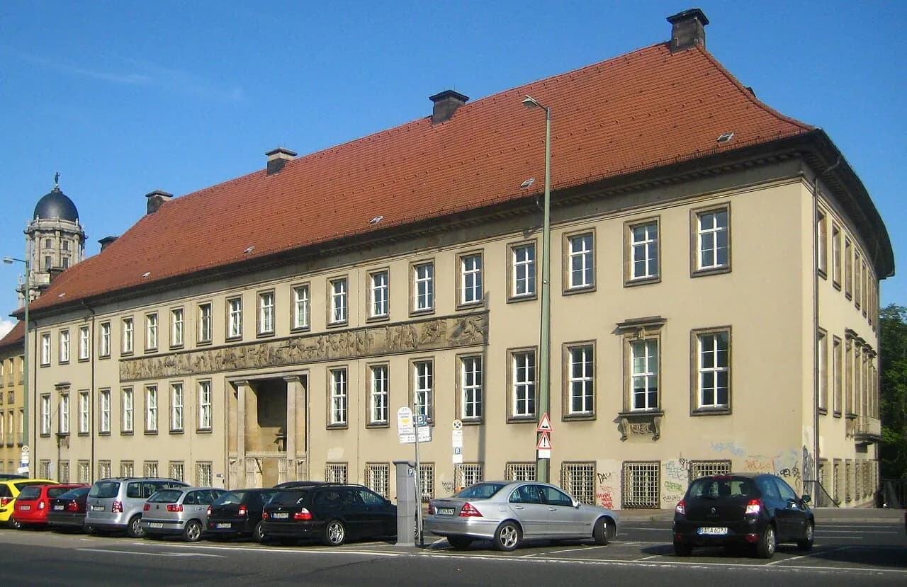 Archivaufnahme: Alte Münze und Palais Schwerin