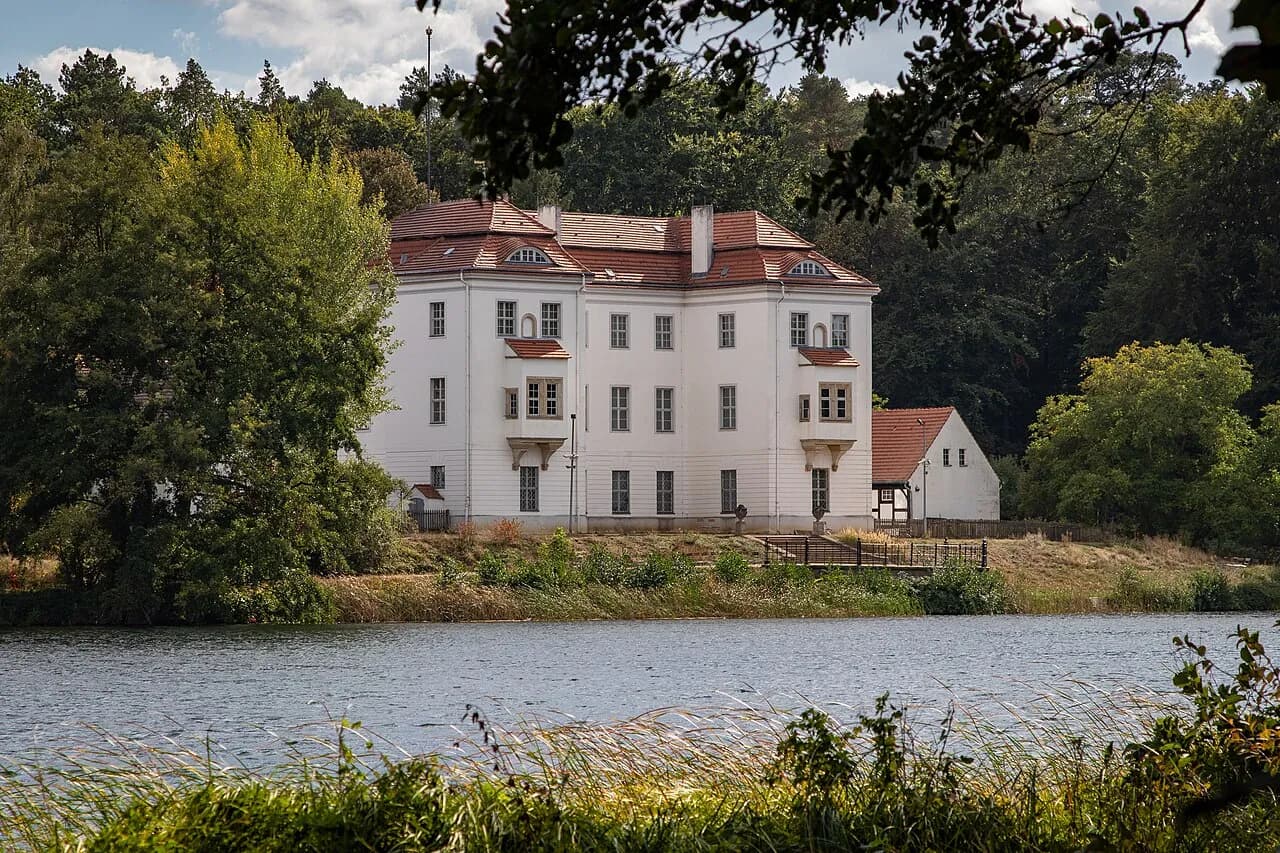 Archival photograph of Jagdschloss Grunewald, Berlin (2018)