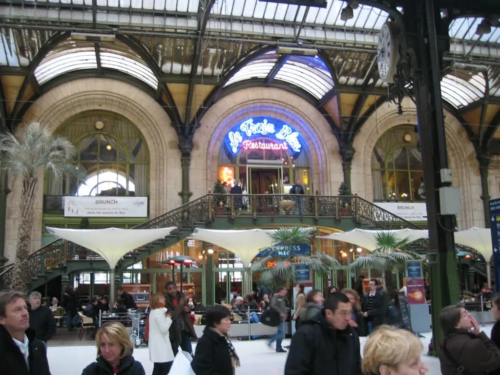 Archival photograph of Le Train Bleu, Paris (2008)