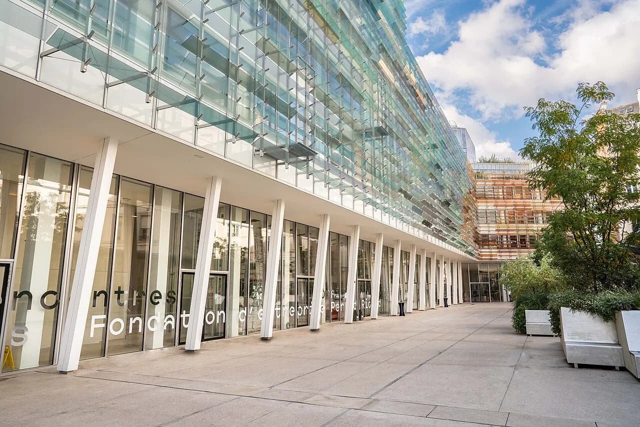 Archival photograph of Fondation Pernod Ricard, Paris (2020)