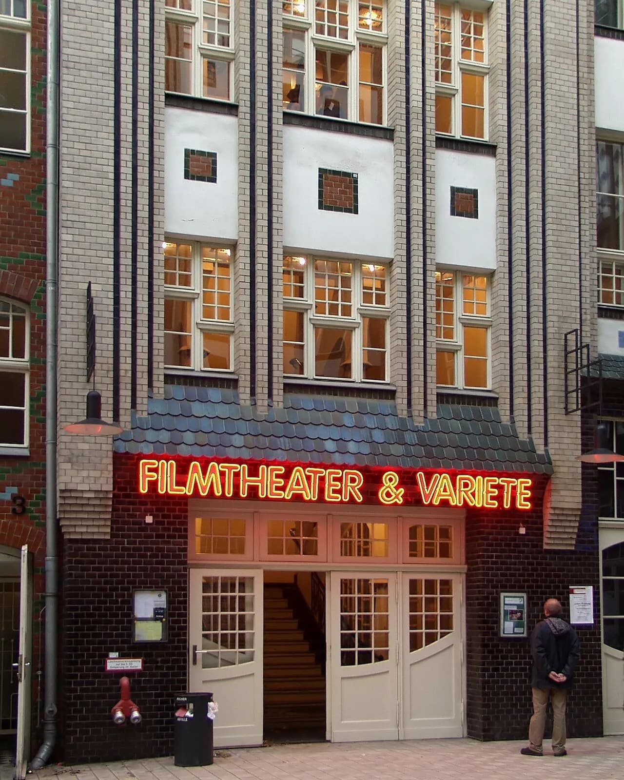 Archival photograph of Hackesche Höfe Kino, Berlin (2004)