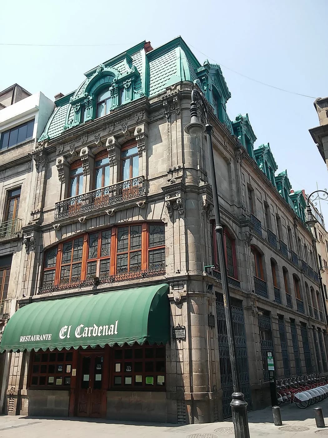 Edificio de El Cardenal en Palma 23, fotografiado en abril de 2020