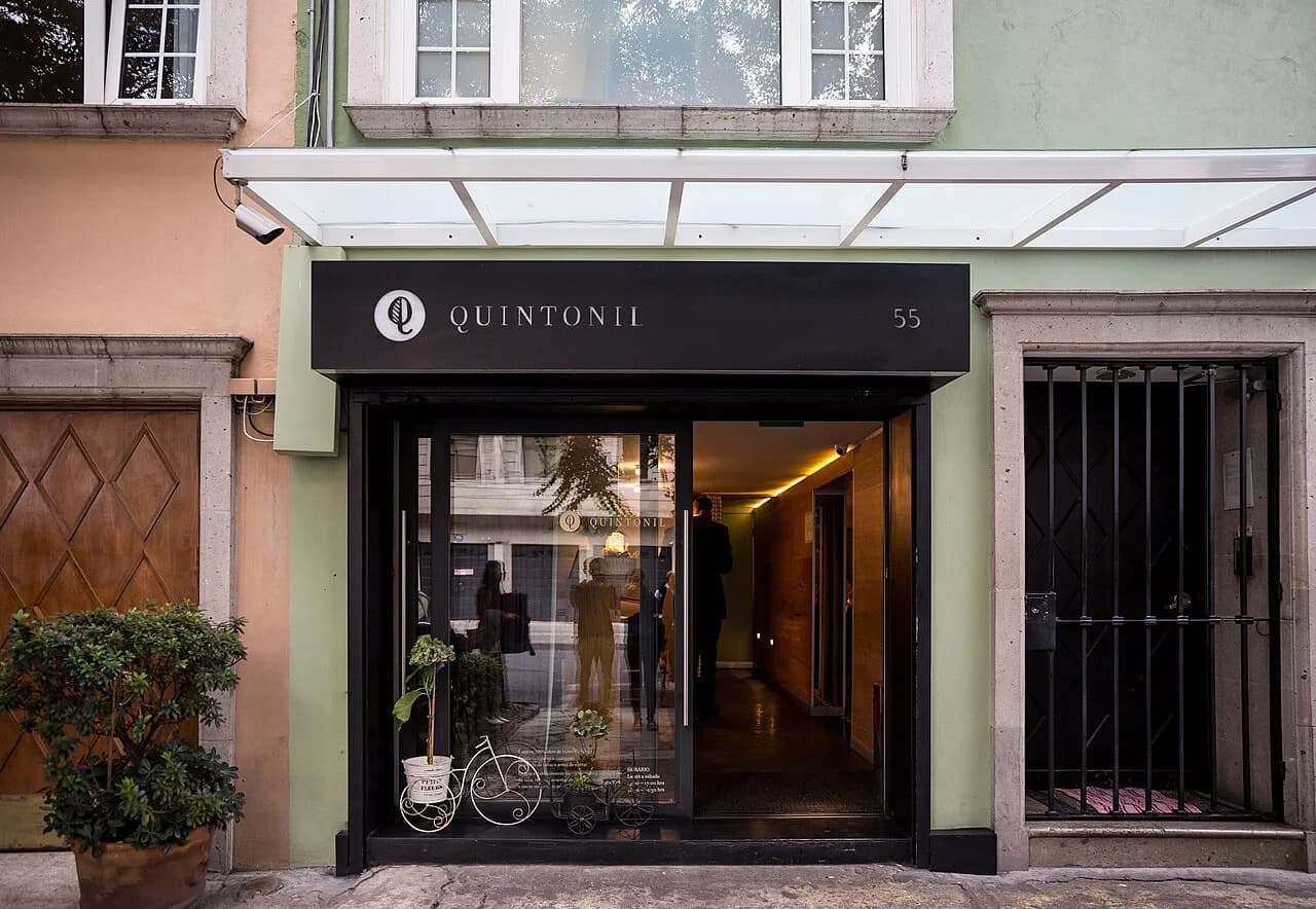 Fachada de Quintonil (2016)