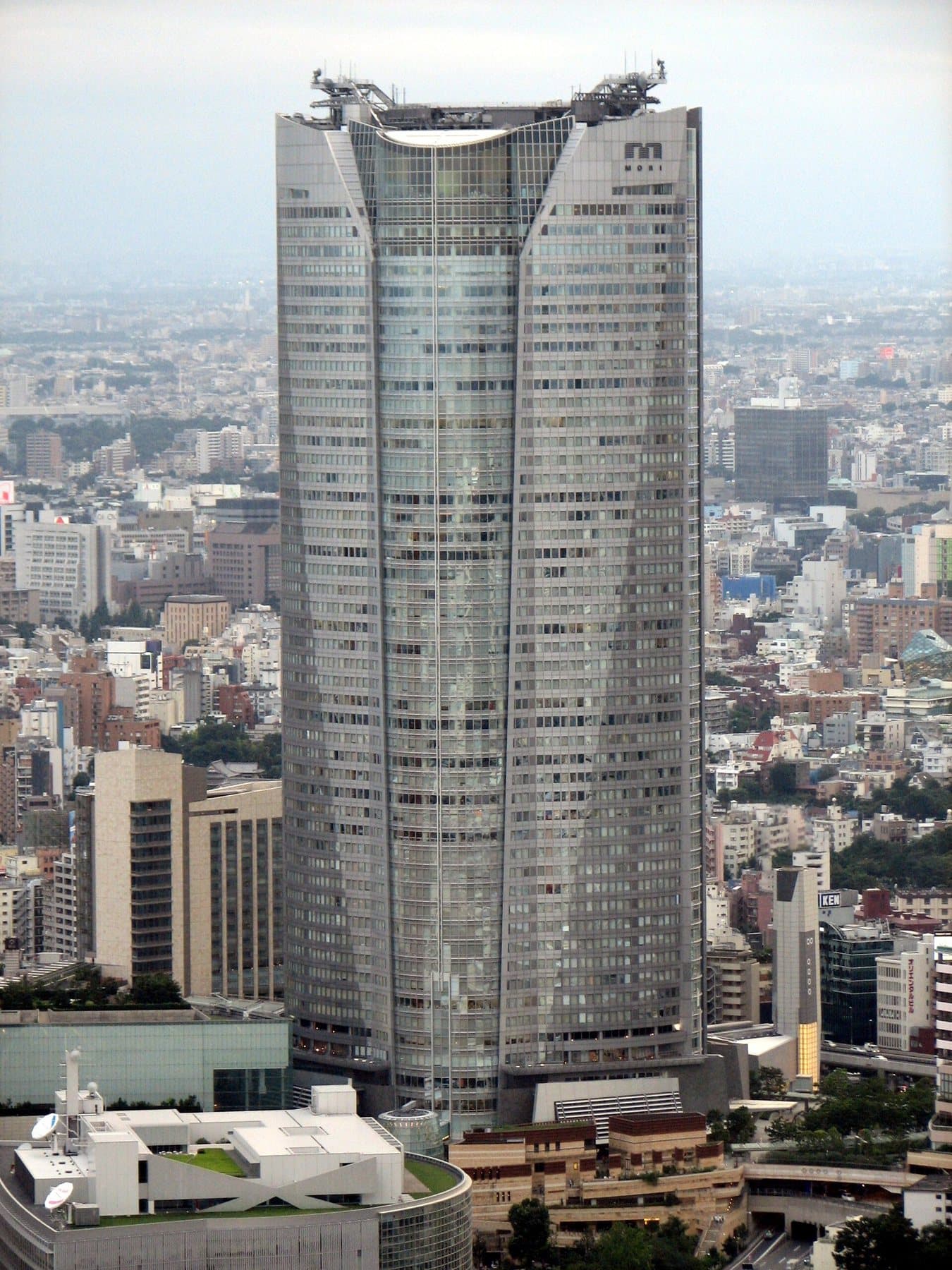 Roppongi Hills Mori Tower, home to Mori Art Museum, archival photograph uploaded in July 2006