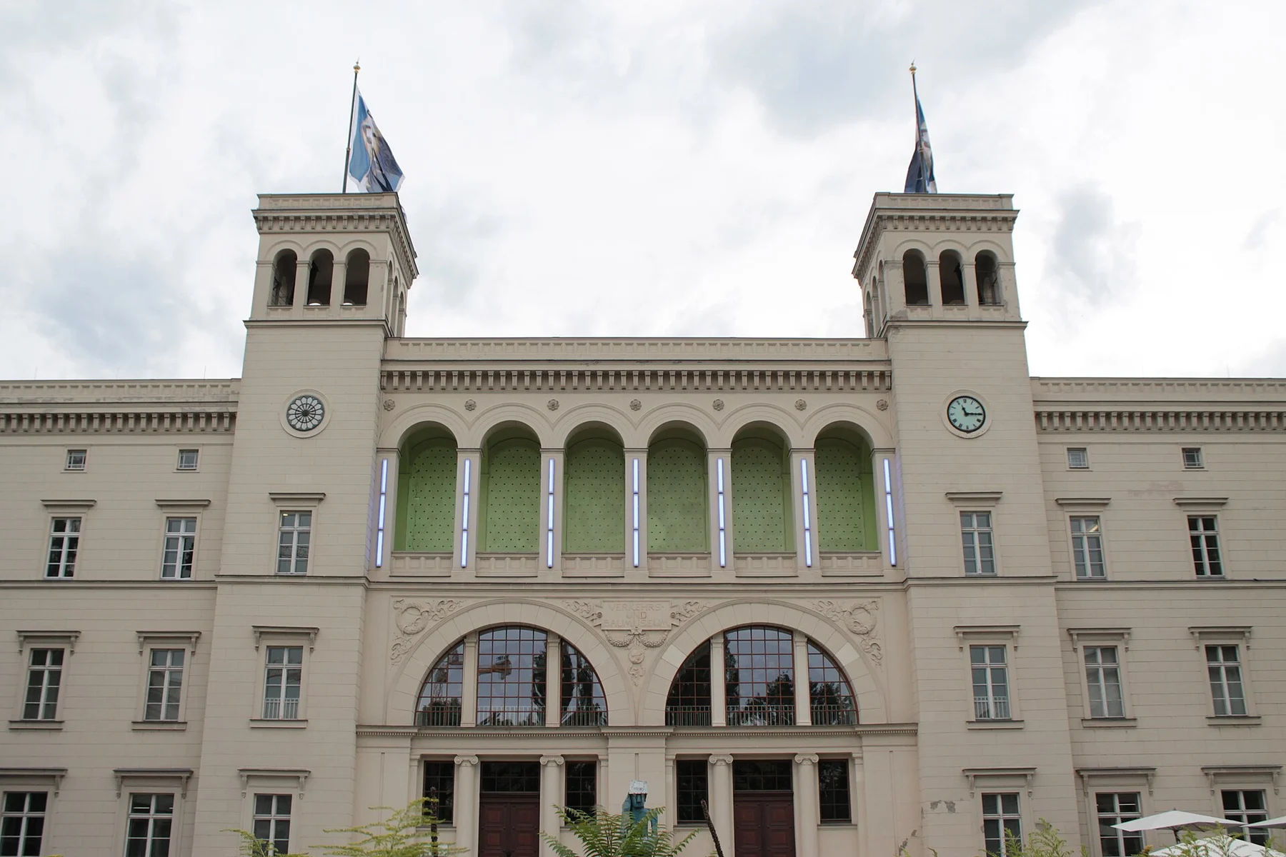 Historische Außenaufnahme des Hamburger Bahnhofs