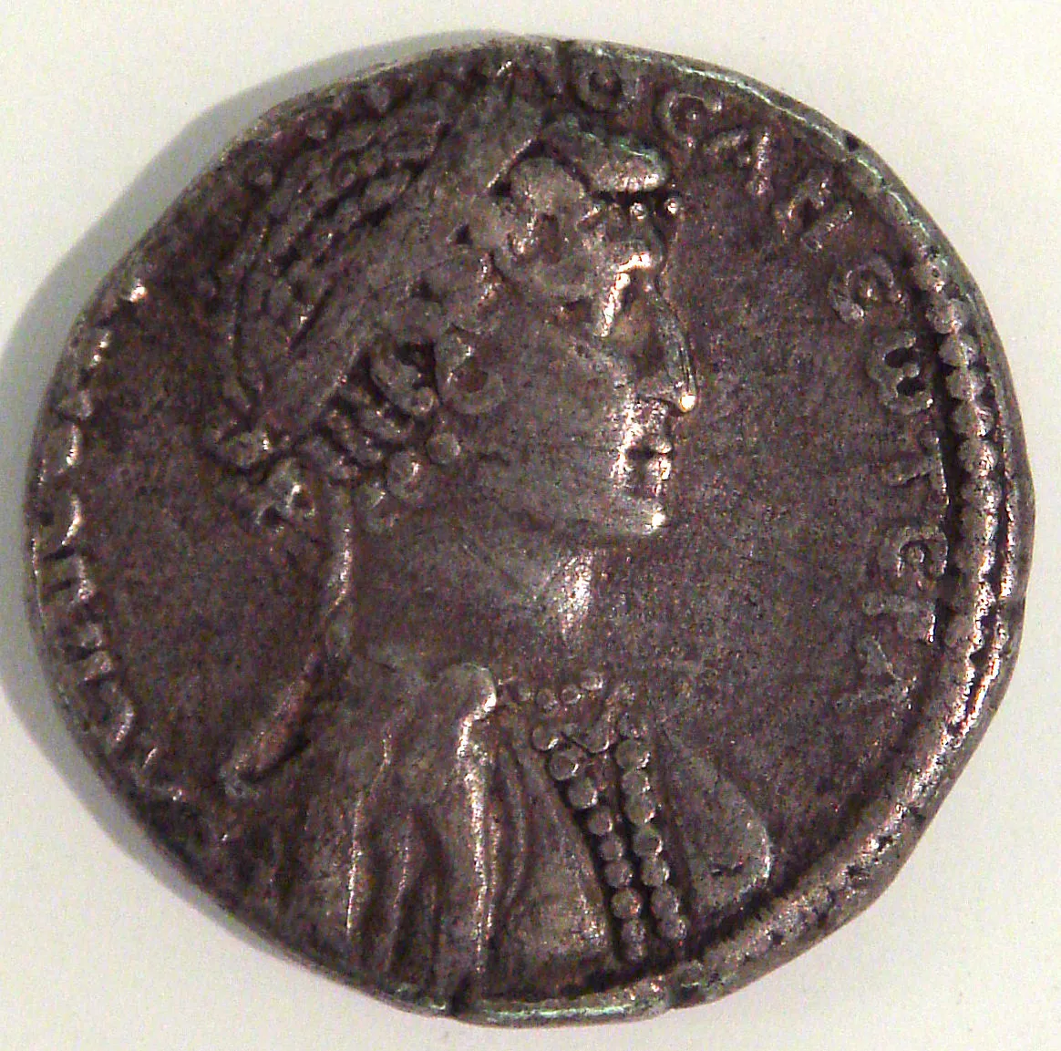 Archival photograph of a coin in the Ancient Orient Museum collection, Tokyo