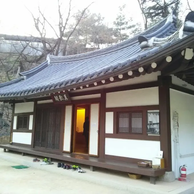 Archival photograph of Gilsangsa Temple, Seoul (2014)