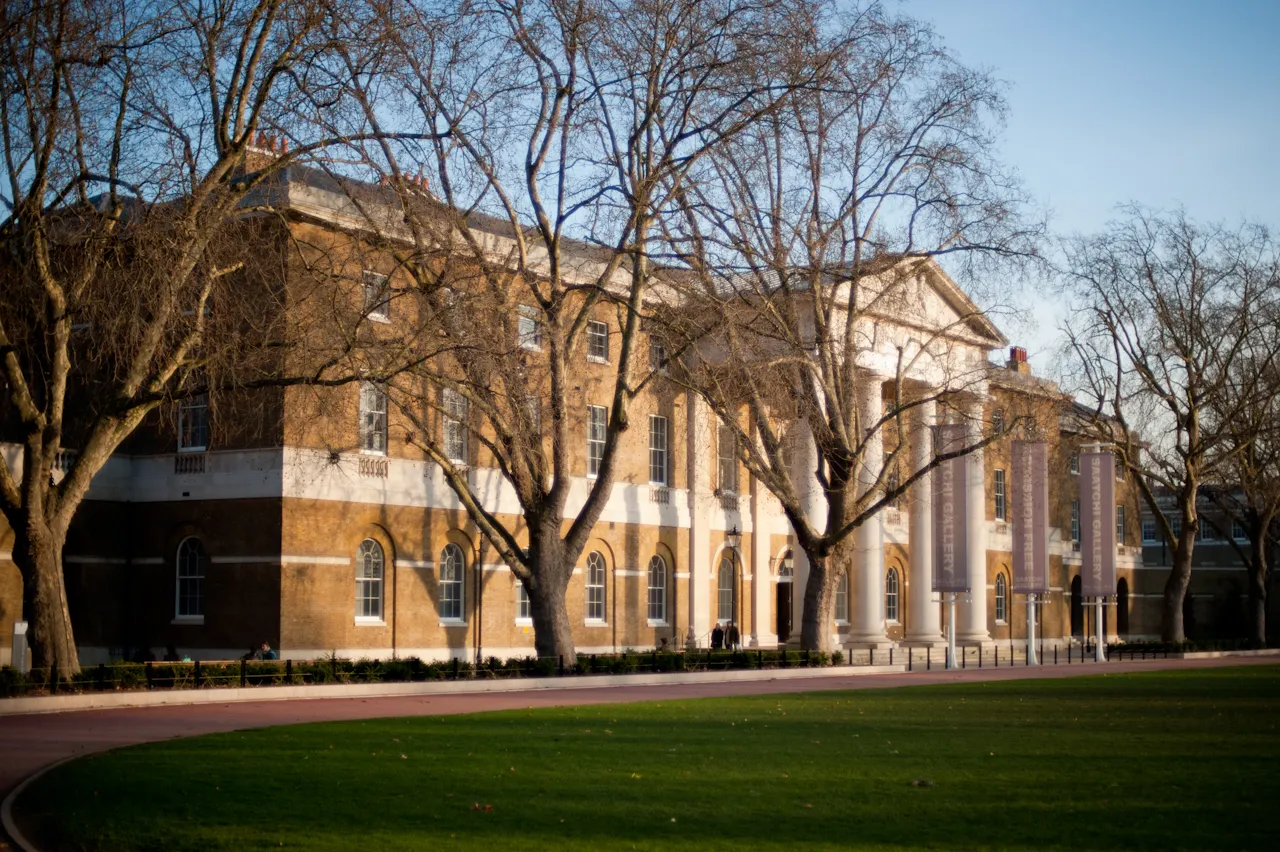 Archival photograph of Saatchi Gallery, London (2009)