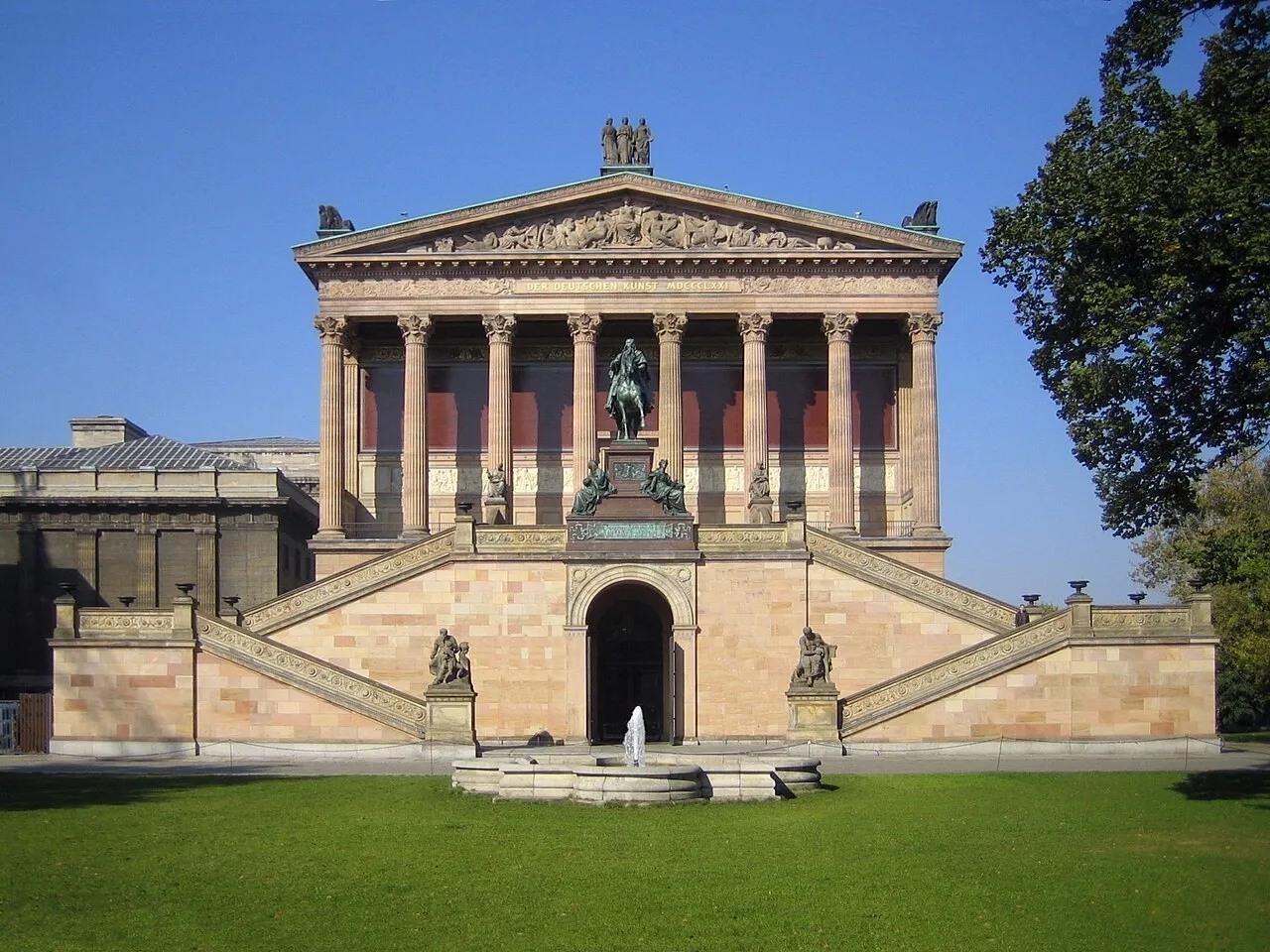 Archival photograph of Alte Nationalgalerie, Berlin (2005)
