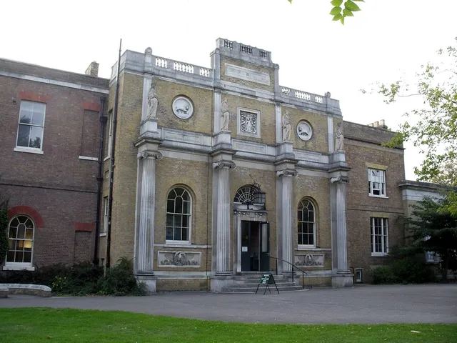 Archival photograph of Pitzhanger Manor & Gallery, London (2006)