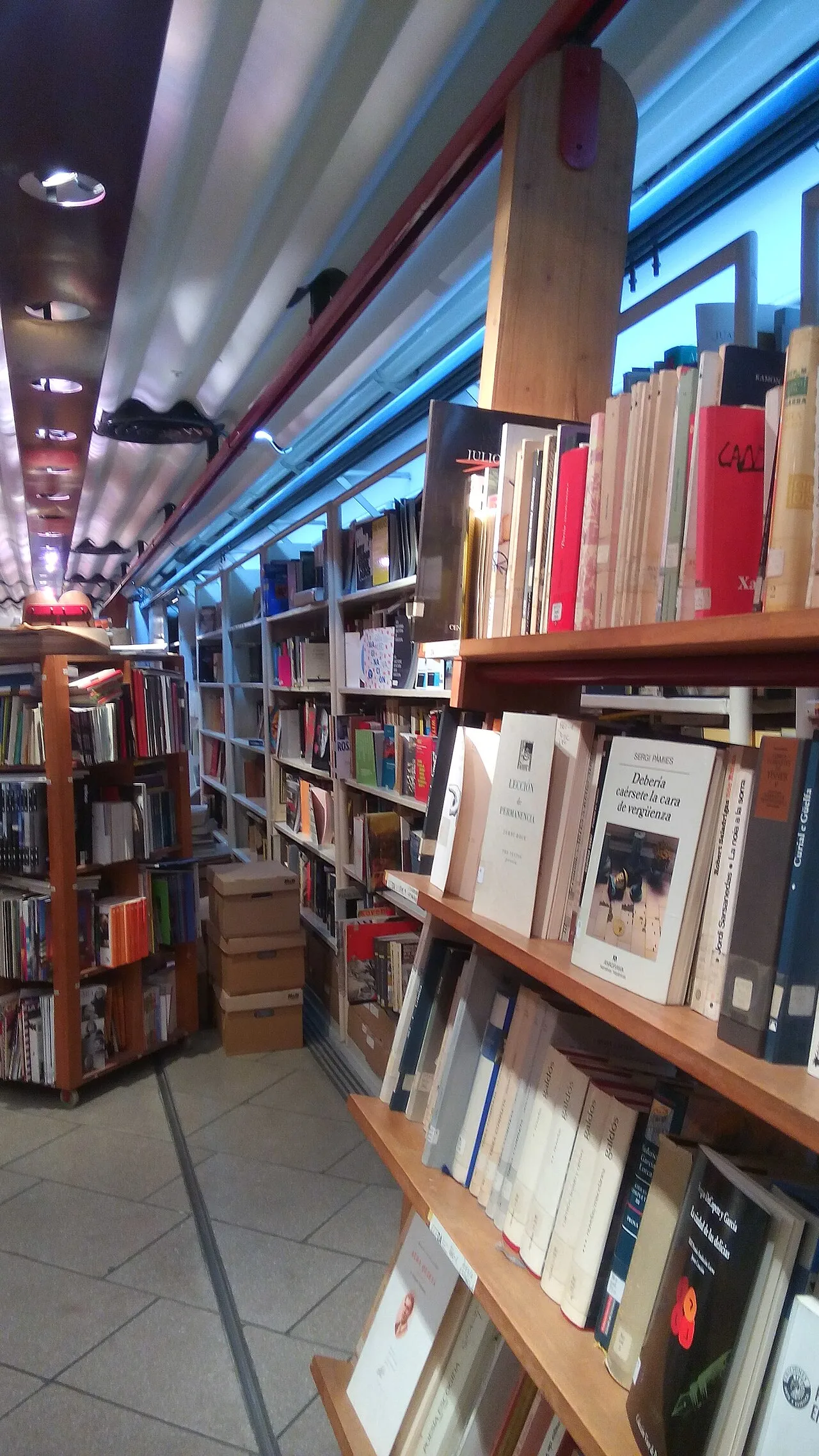 Fotografía de archivo de la librería del CCEBA en su antigua sede de Florida 943, 2015