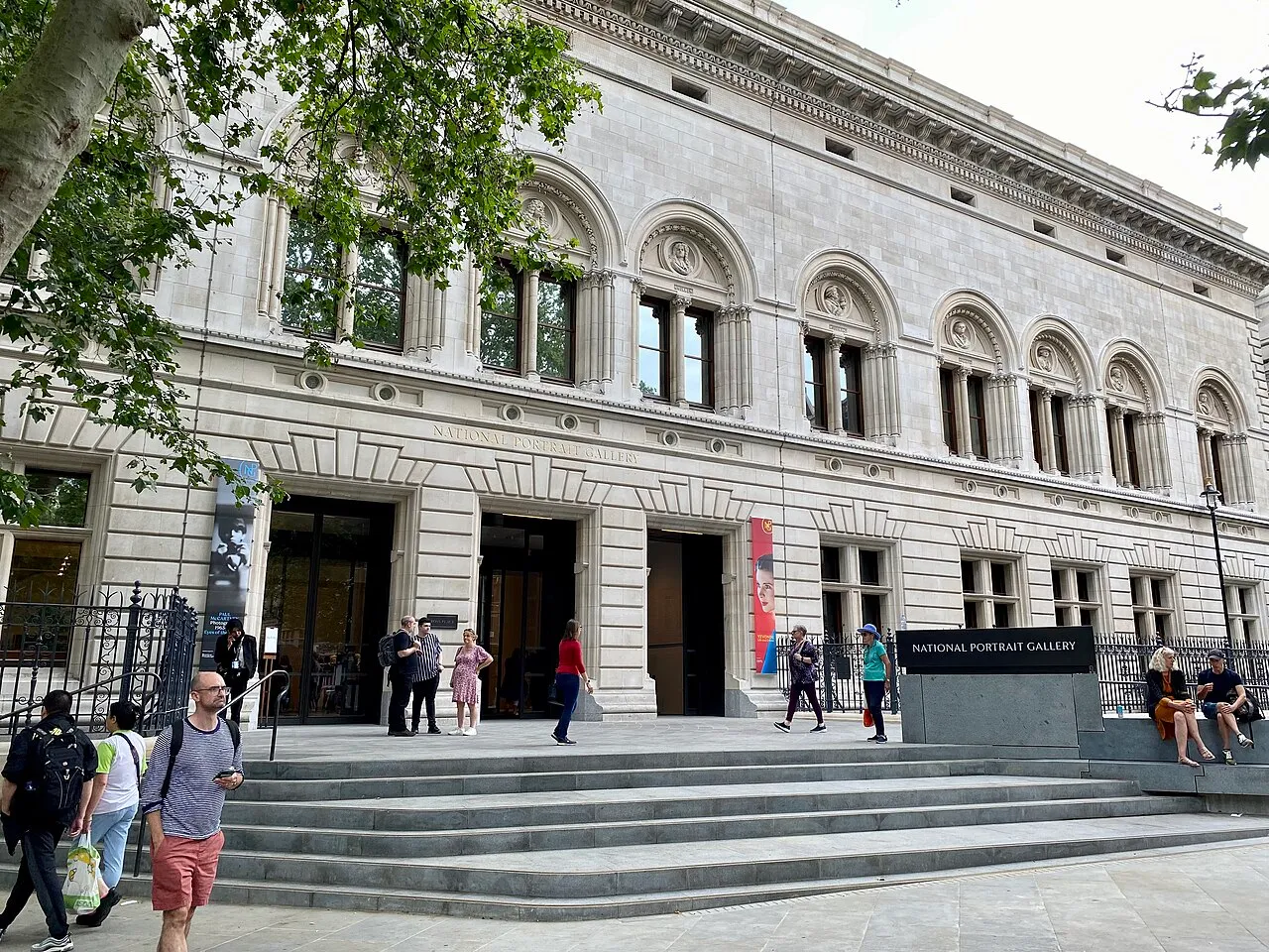 Archival photograph of National Portrait Gallery, London (2023)