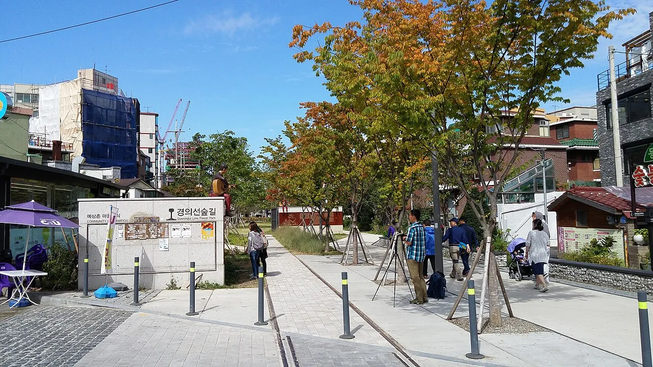 Archival photograph of Gyeongui Line Forest Park, Seoul (2017)