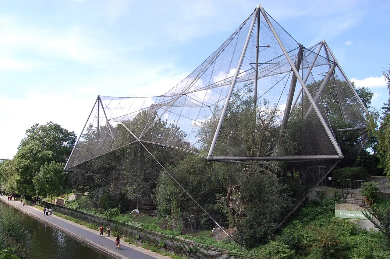 Archival photograph of London Zoo, London (2009)