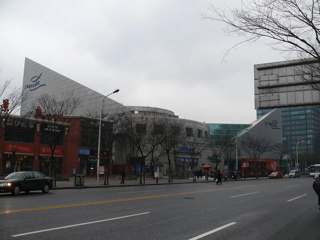 Archival photograph of Shanghai Ocean Aquarium, Shanghai (2010)