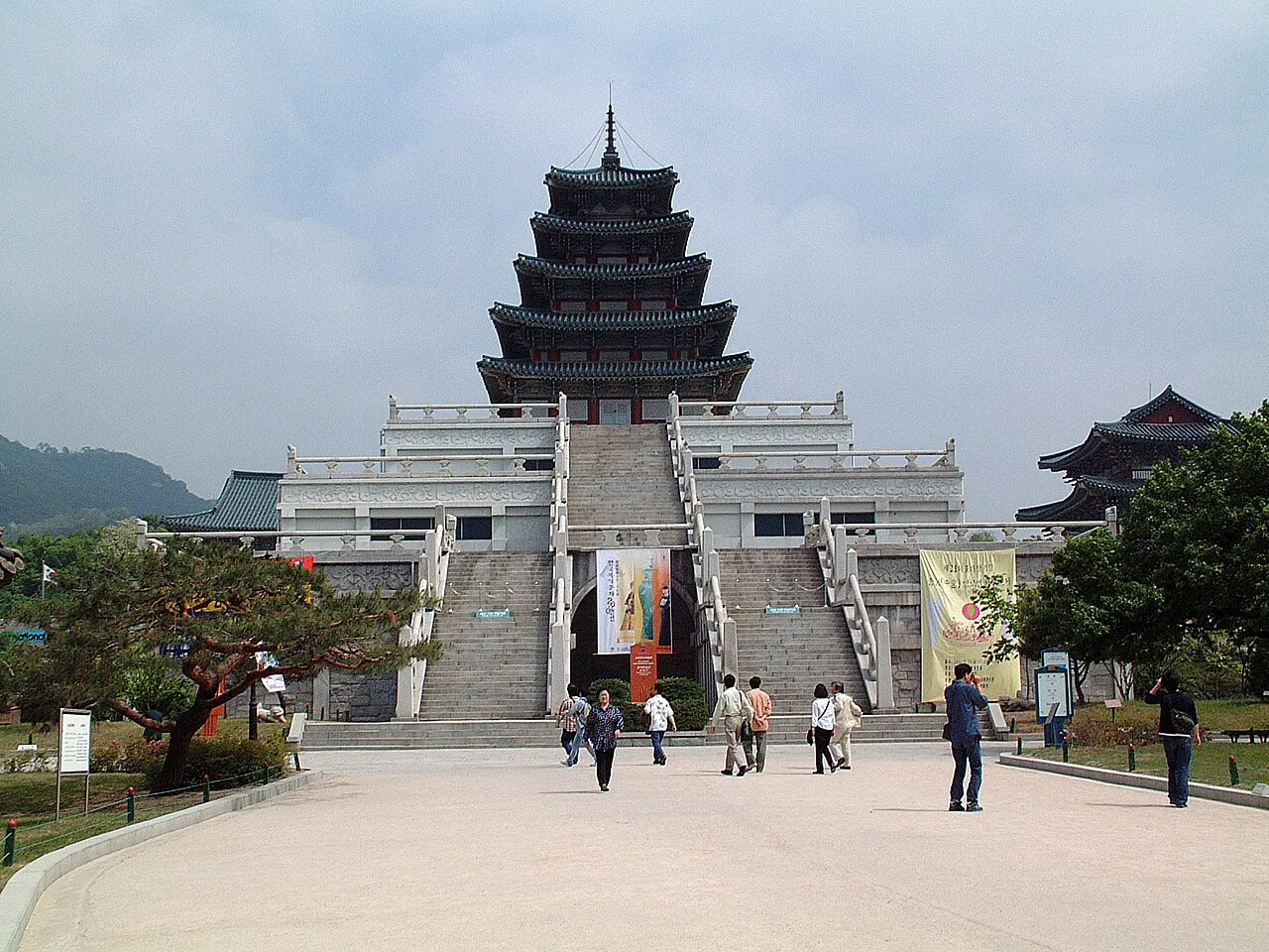Archival photograph of National Folk Museum of Korea, Seoul (2001)