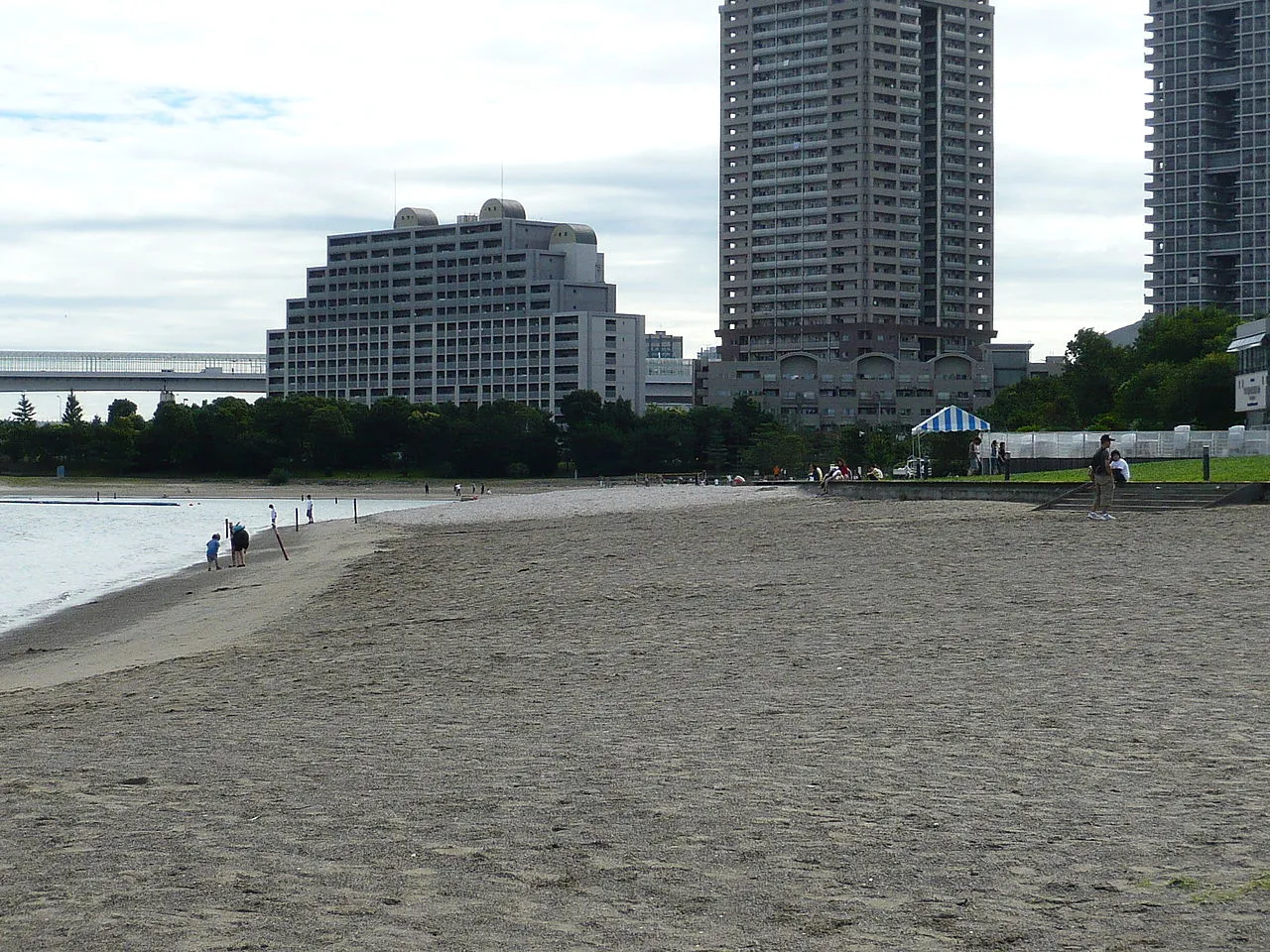 Archival photograph of Odaiba Marine Park, Tokyo (2007)