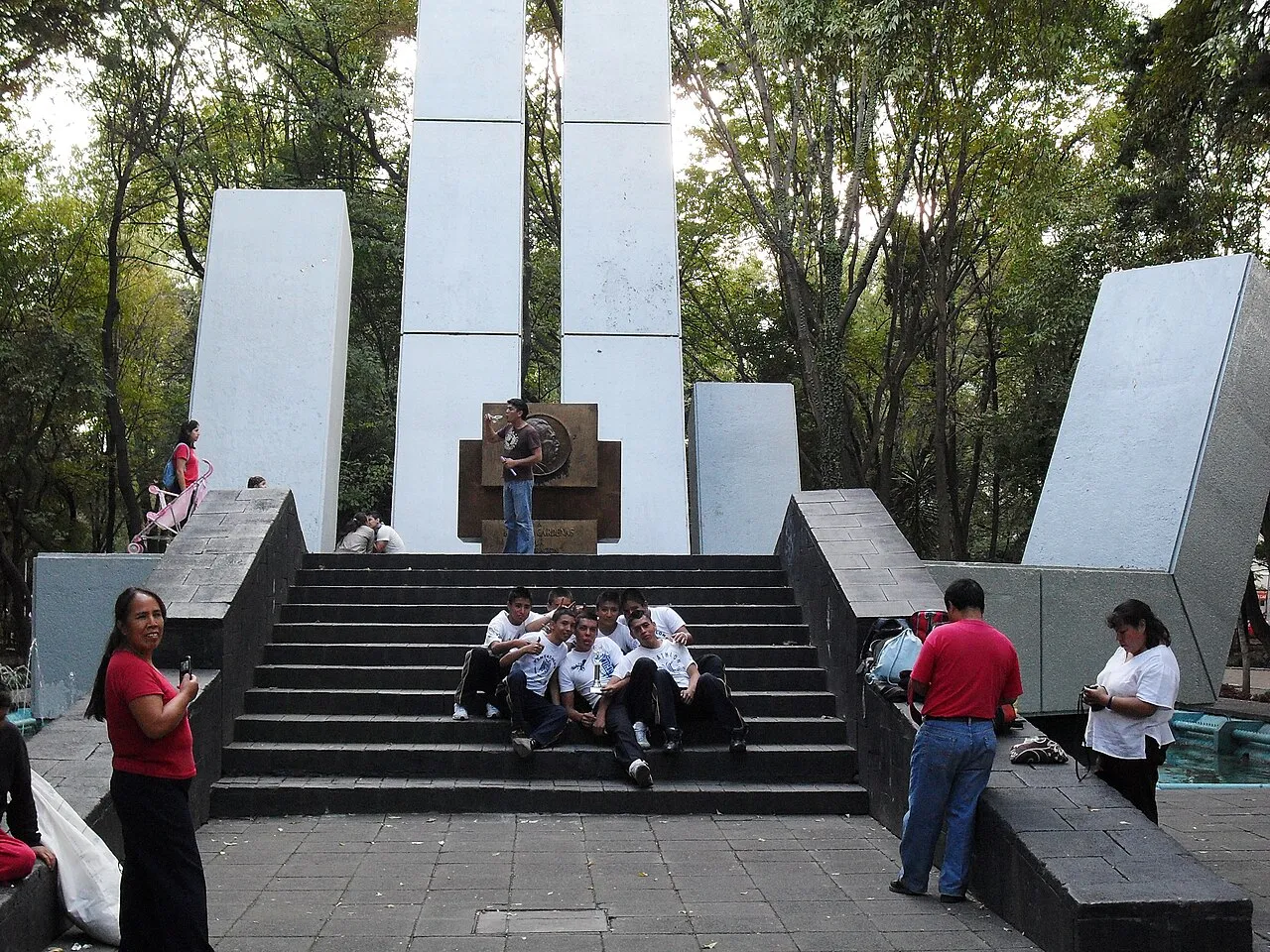 Archival photograph of Parque España, Mexico City (2009)