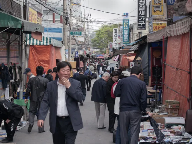 Archival photograph of Hwanghak-dong Flea Market, Seoul (2008)