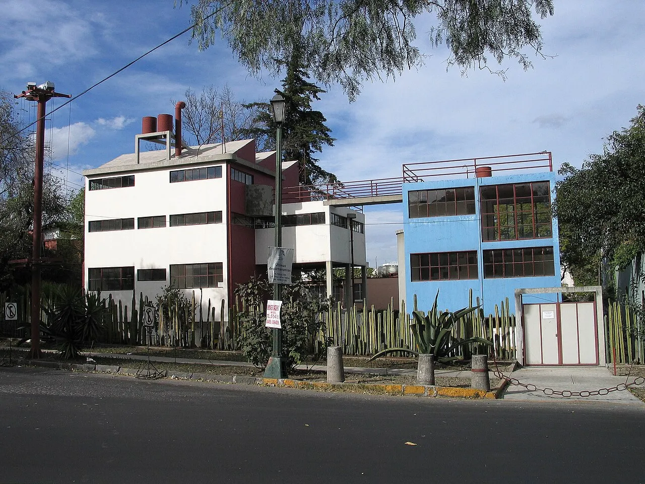 Archival photograph of Museo Casa Estudio Diego Rivera y Frida Kahlo, Mexico City (2007)