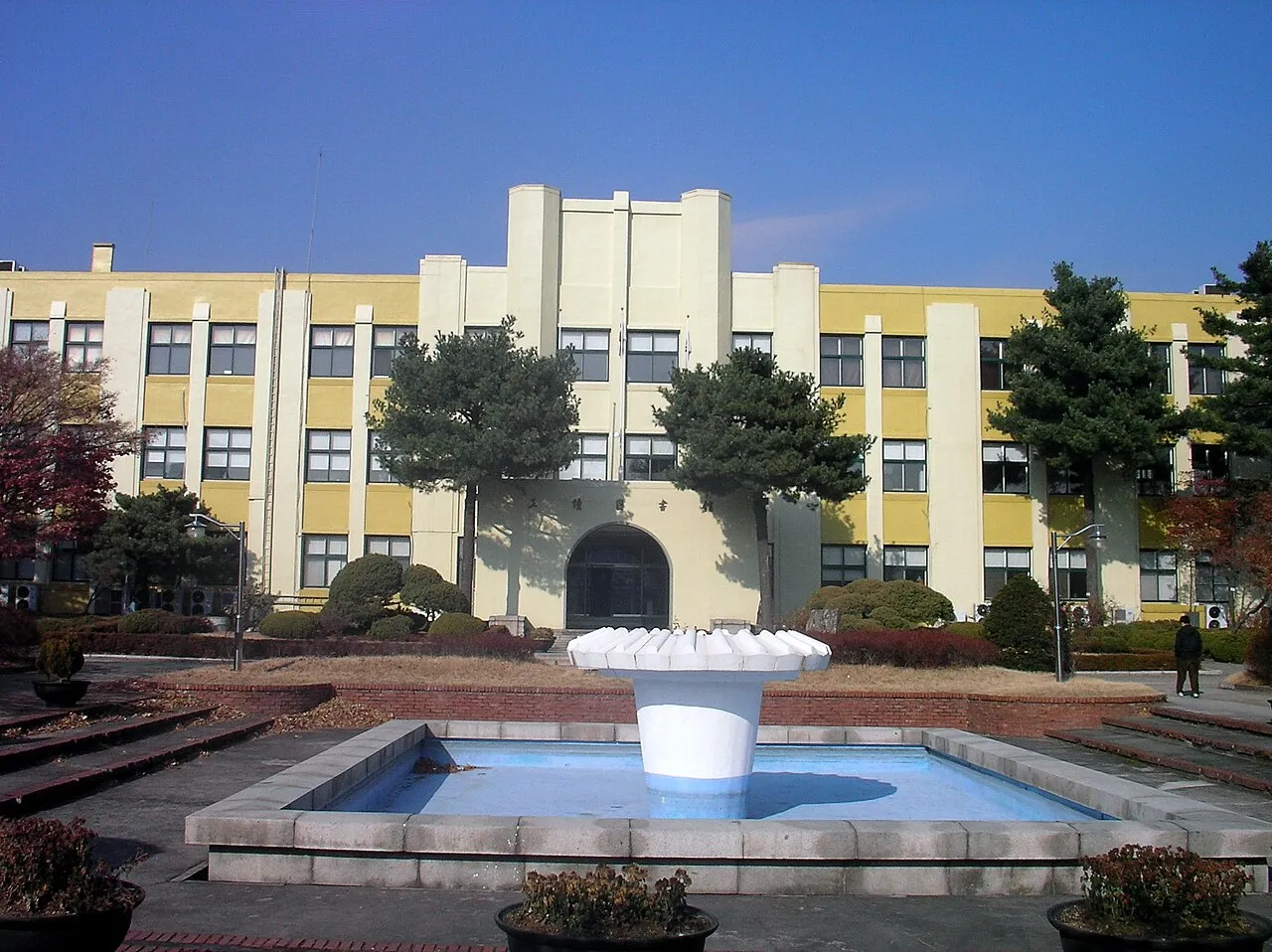 Archival photograph of Jeongdok Library, Seoul (2008)