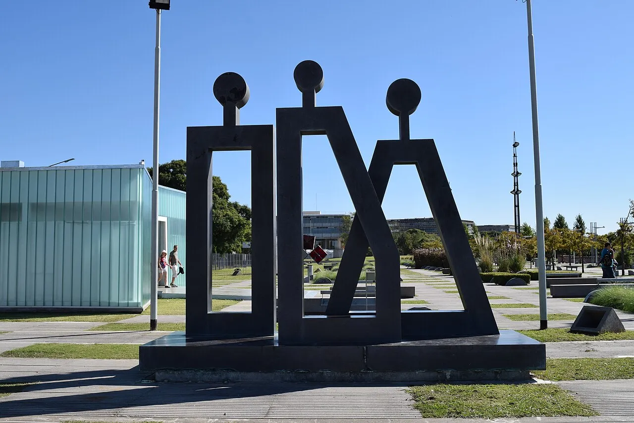 Archival photograph of Parque de la Memoria, Buenos Aires (2017)