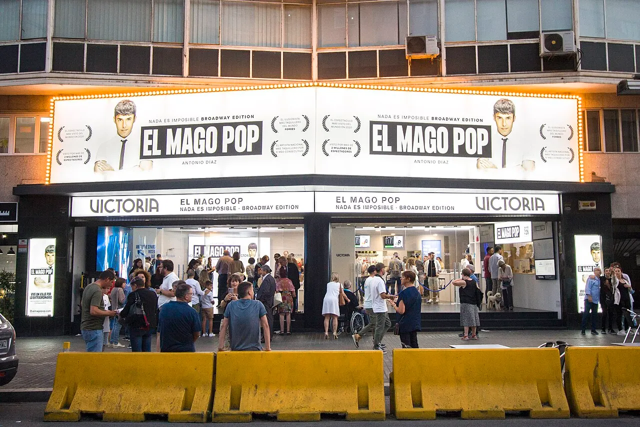 Archival photograph of Teatre Victòria, Barcelona (2022)