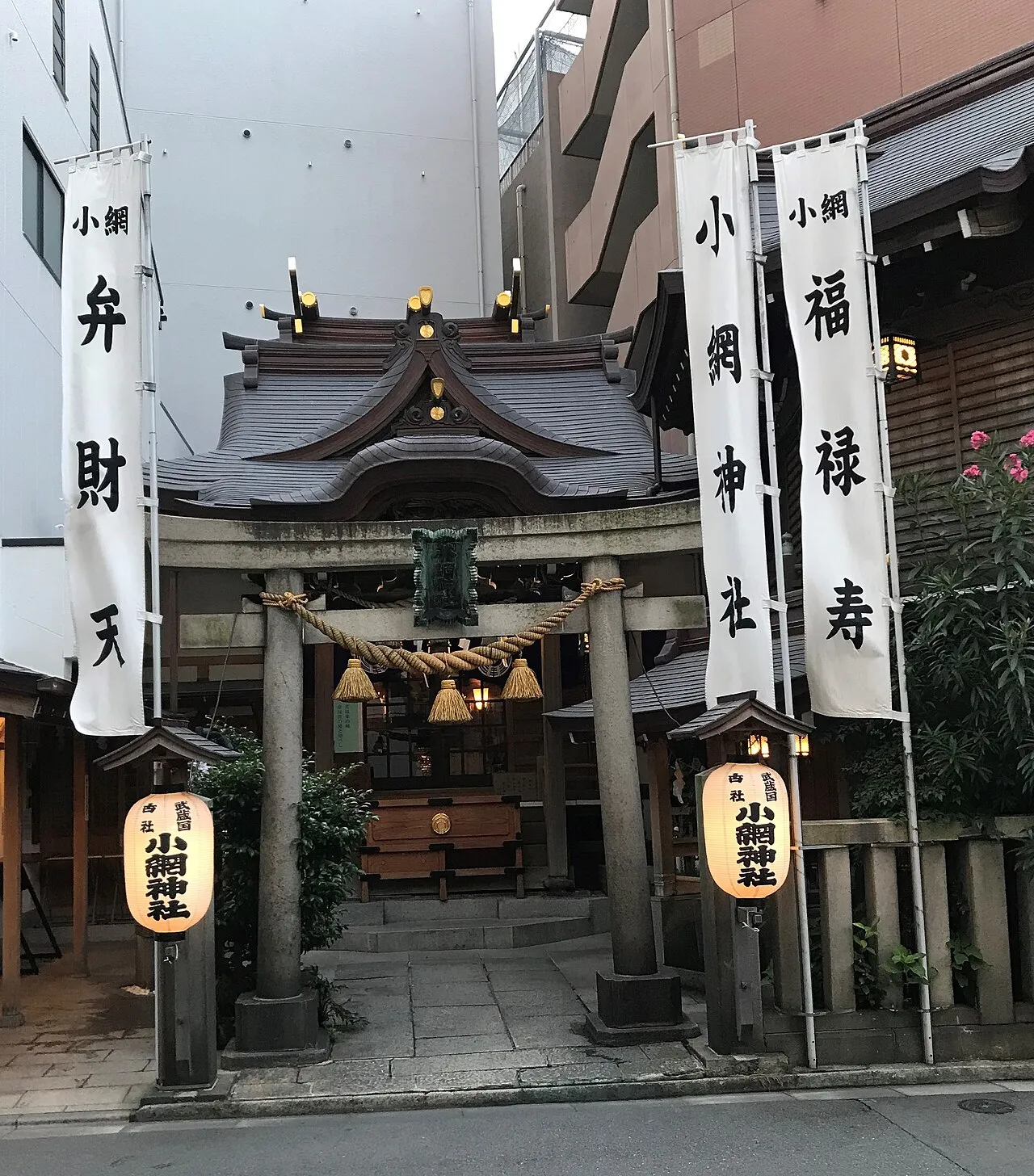 Archival photograph of Koami Shrine, Tokyo (2022)