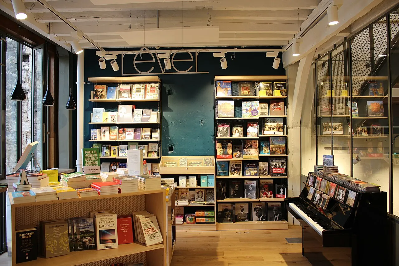 Archival photograph of La Mouette Rieuse, Paris (2017)