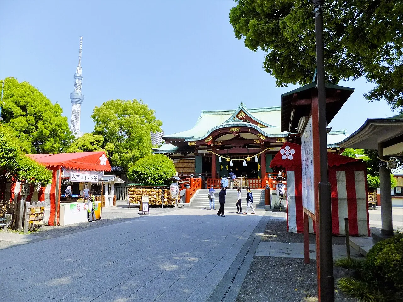 Archival photograph of Kameido Tenjin, Tokyo (2013)