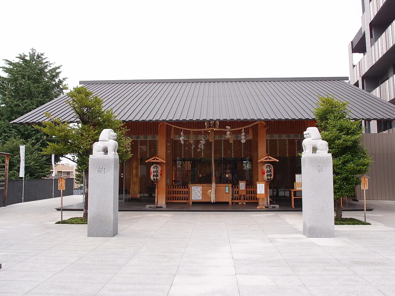 Archival photograph of Akagi Shrine, Tokyo (2013)