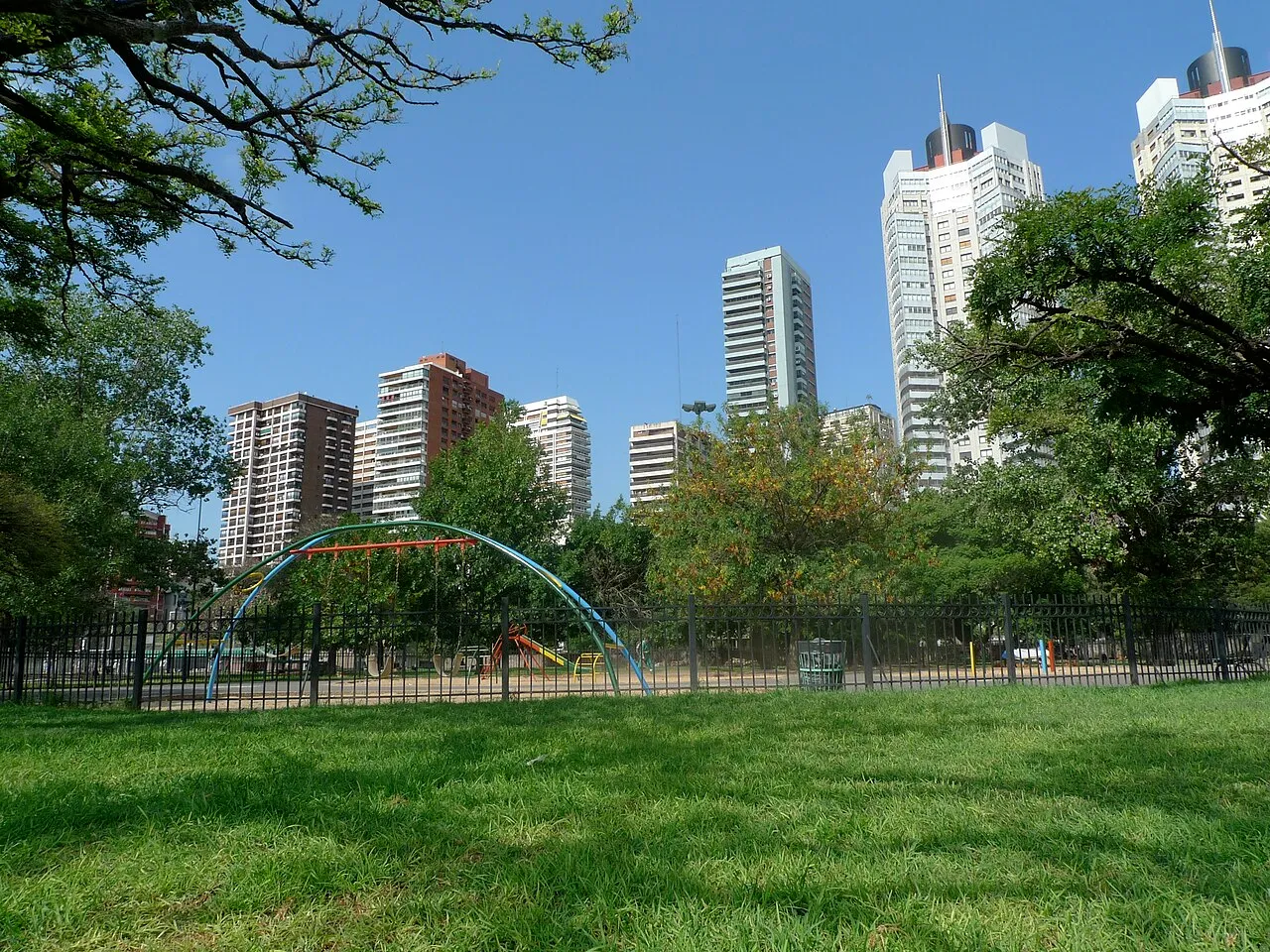 Archival photograph of Parque Las Heras, Buenos Aires (2009)