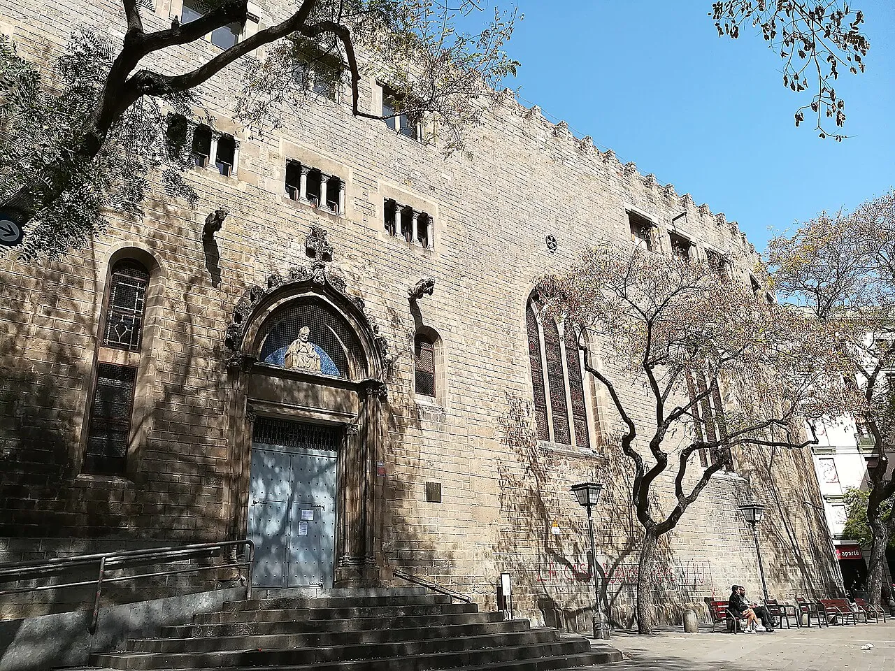 Fotografía de archivo: iglesia del Real Monasterio de San Pedro de las Puellas