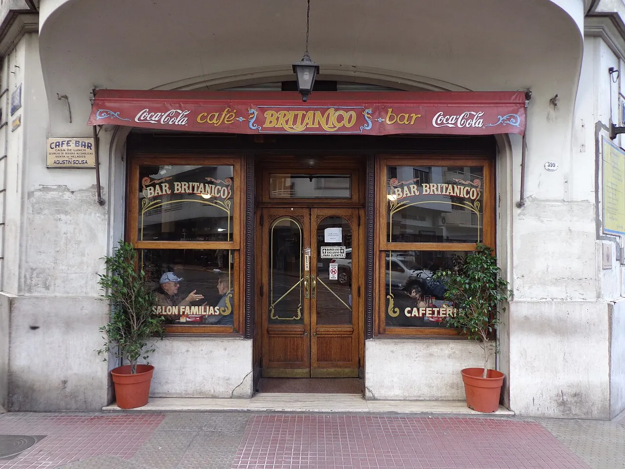 Archival photograph of Bar Británico, Buenos Aires (2012)