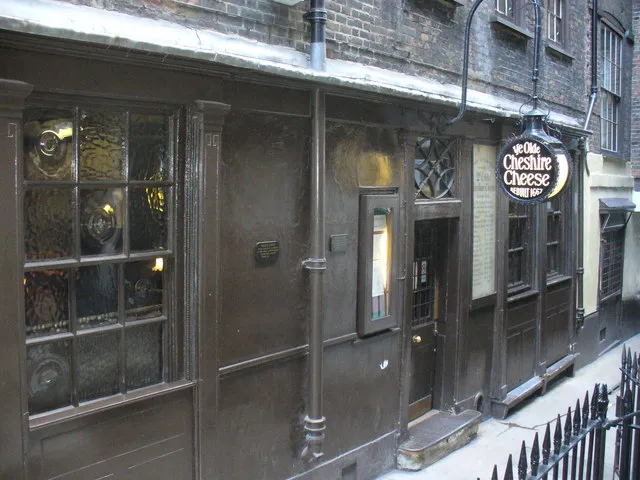 Archival photograph of Ye Olde Cheshire Cheese, London (2008)