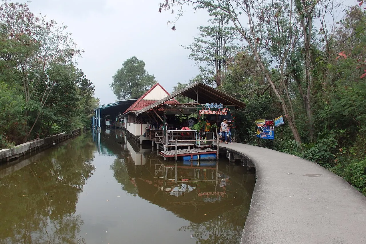 Archival photograph of Bang Nam Phueng Floating Market, Bangkok (2016)
