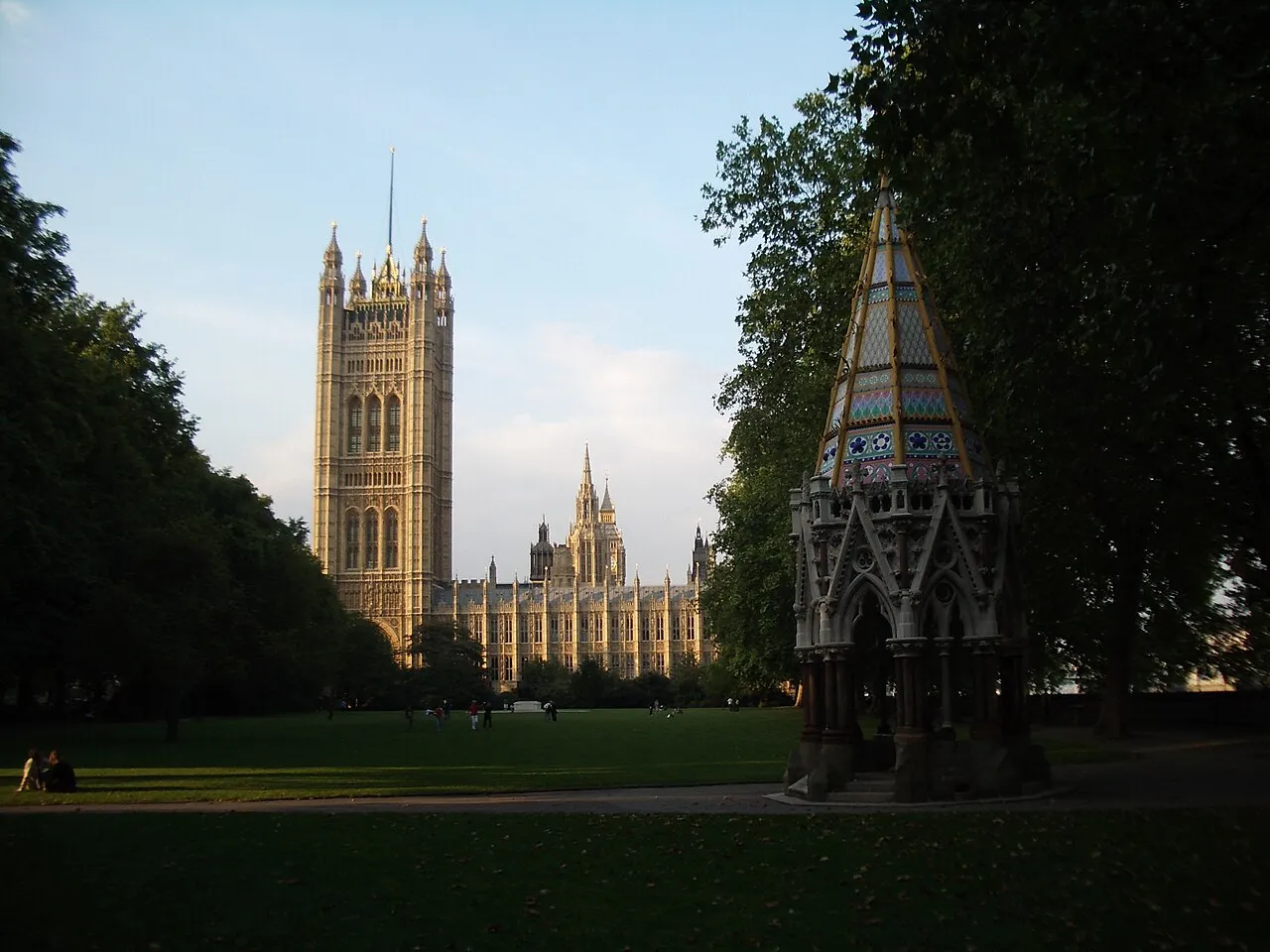 Archival photograph of Victoria Tower Gardens, London (2005)