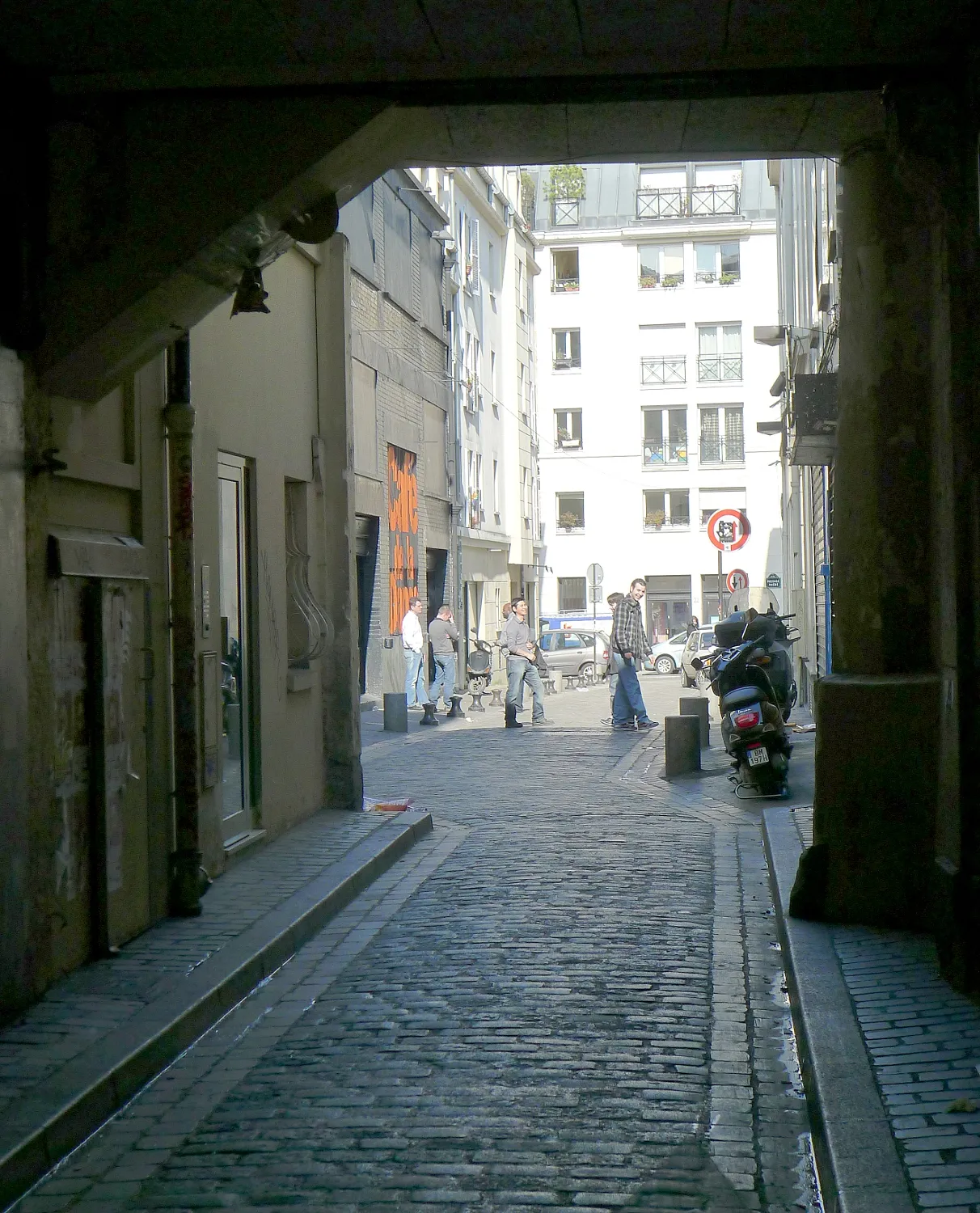 Archival photograph of Café de la Danse, Paris (2011)