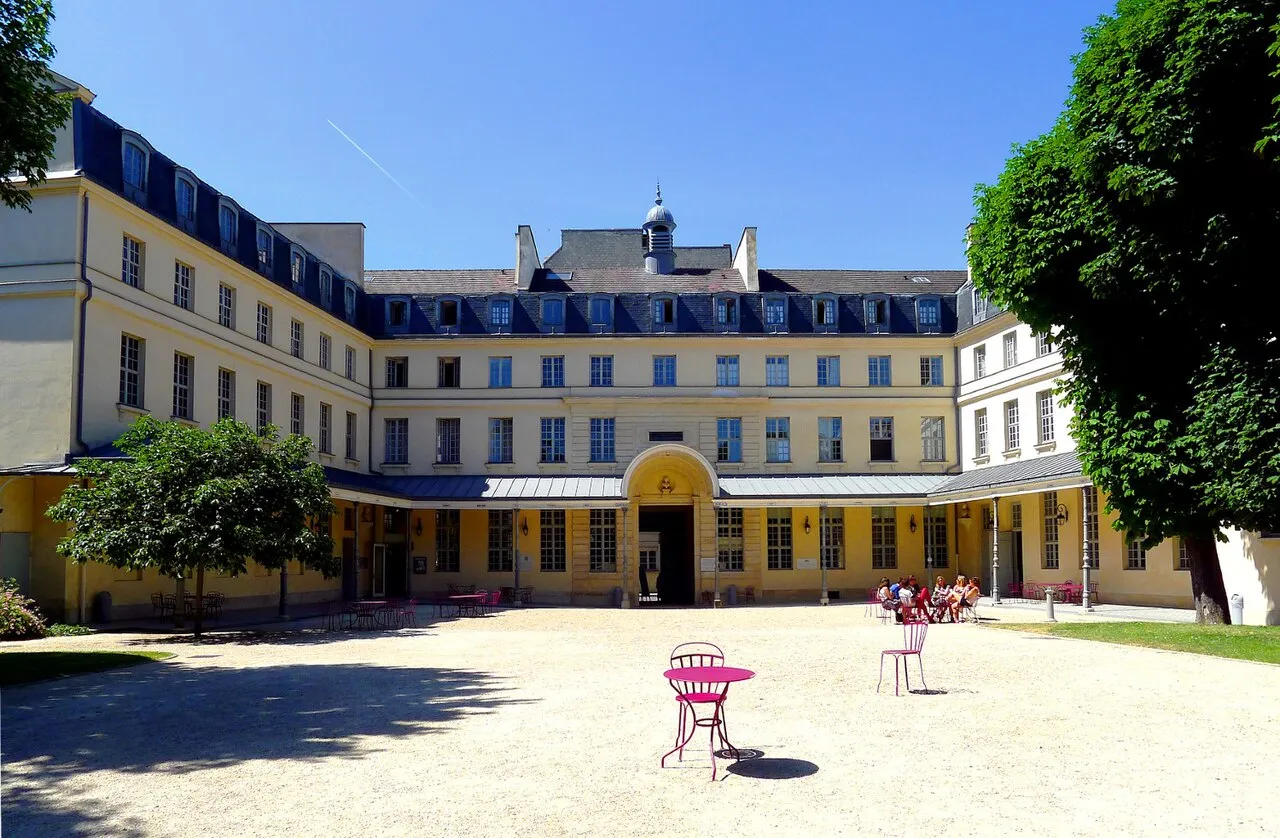 Archival photograph of Centre Culturel Irlandais, Paris (2011)
