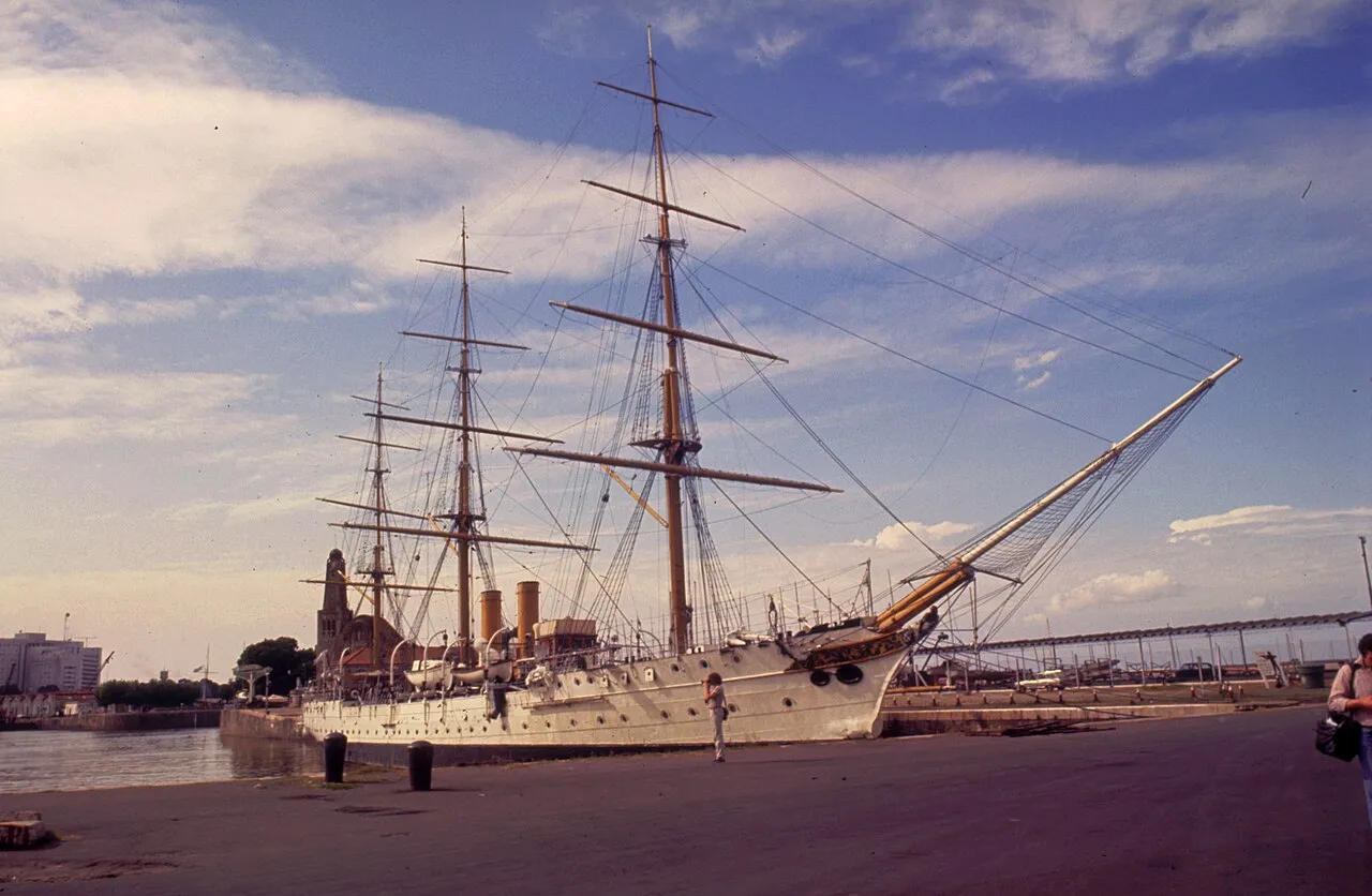 Archival photograph of Buque Museo Fragata ARA Presidente Sarmiento, Buenos Aires (2005)