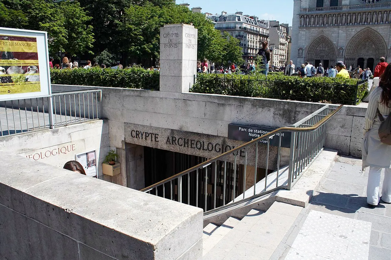 Photographie d’archive : Crypte archéologique de l'Île de la Cité, Paris (2006)