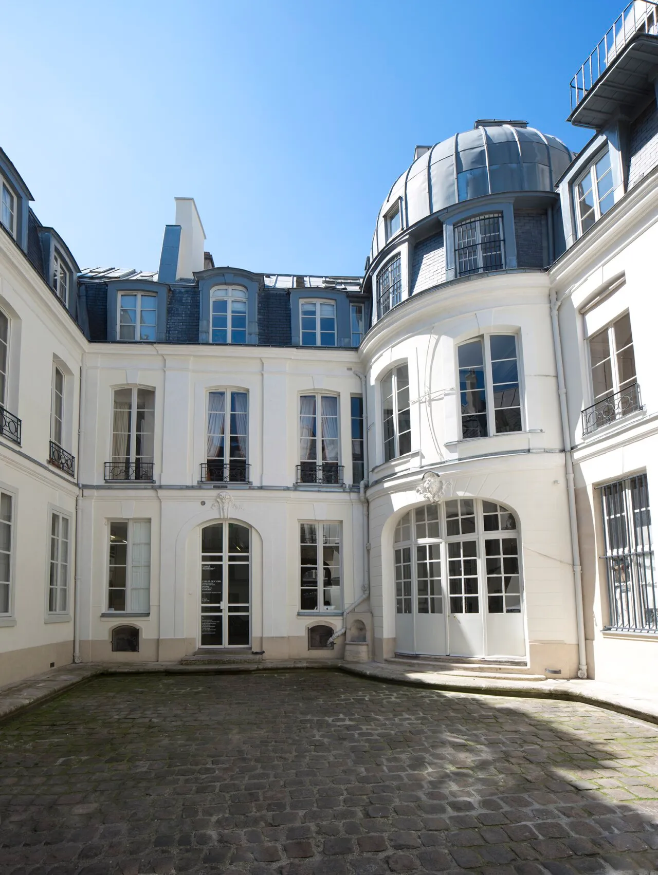 Archival photograph of Mennour, Rue Saint-André-des-Arts, Paris (2017)