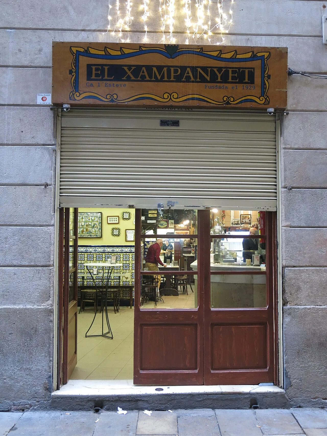 Archival photograph of El Xampanyet, Barcelona (2017)