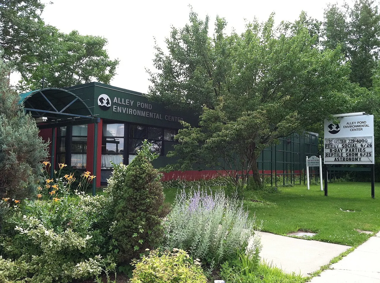 Archival photograph of Alley Pond Park, New York (2011)