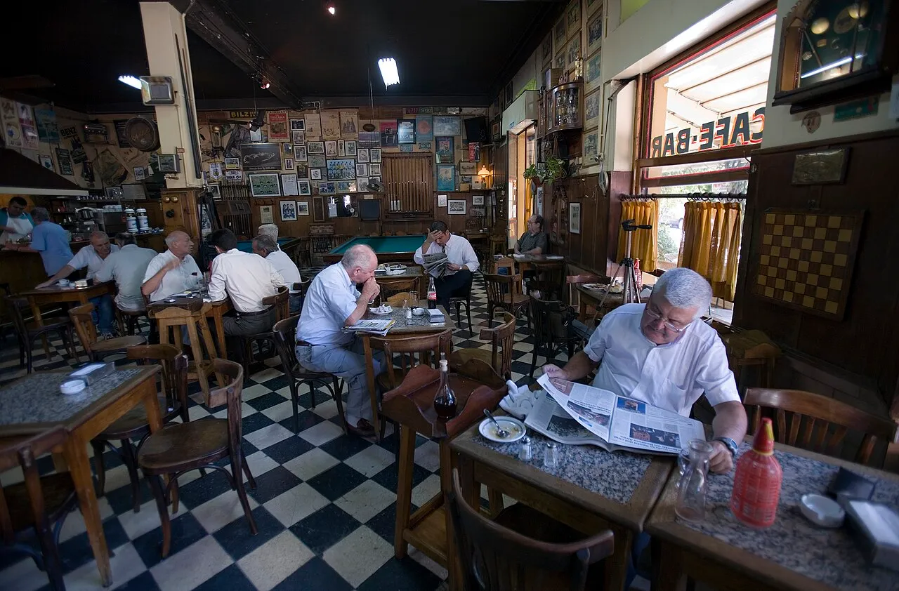 Archival photograph of Café de García, Buenos Aires (2006)