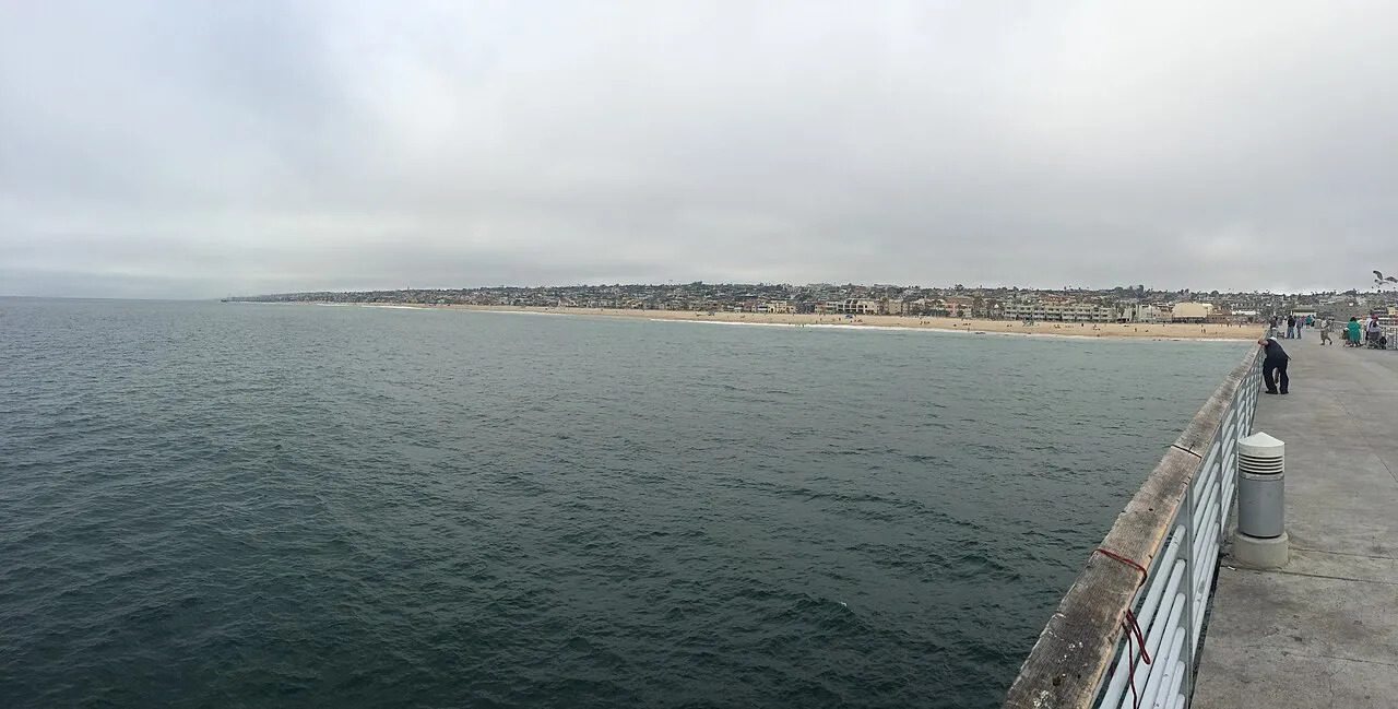 Archival photograph of Hermosa Beach Pier, Los Angeles (2016)