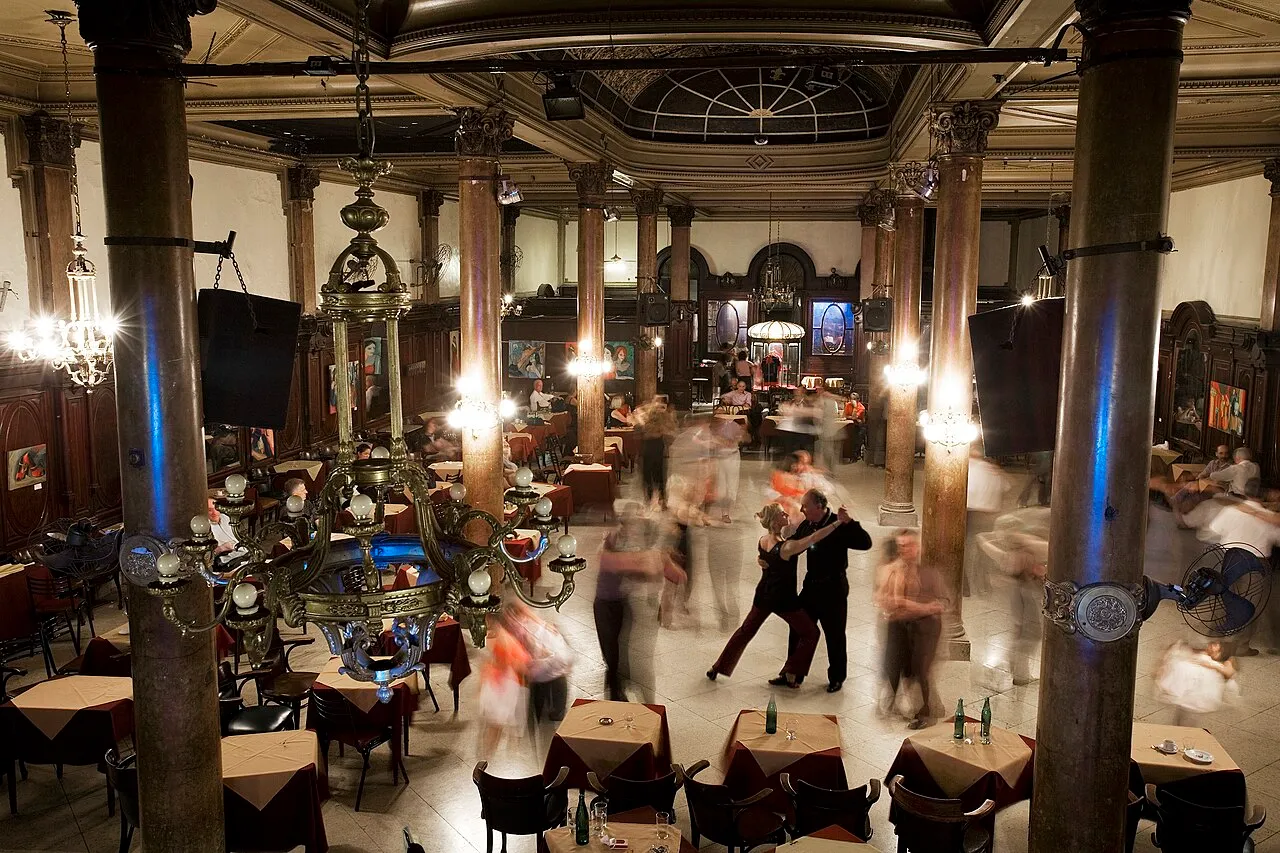 Archival photograph of Confitería Ideal, Buenos Aires (2006)